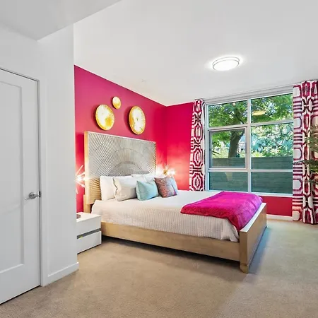 Fairfax District Chic City Oasis 2 Bedroom Apt With Den 136